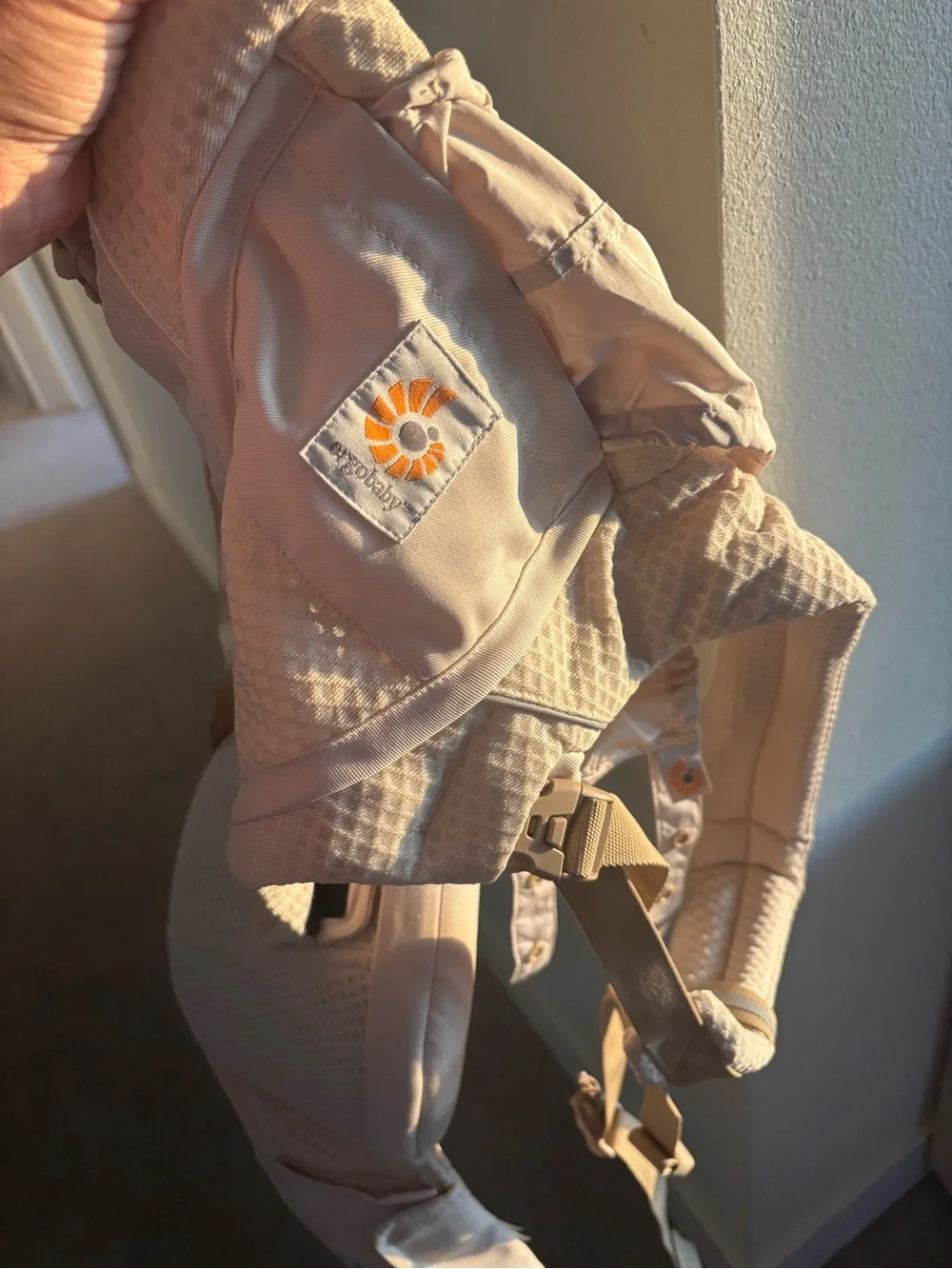 Alta hip seat Ergobaby Cream zips